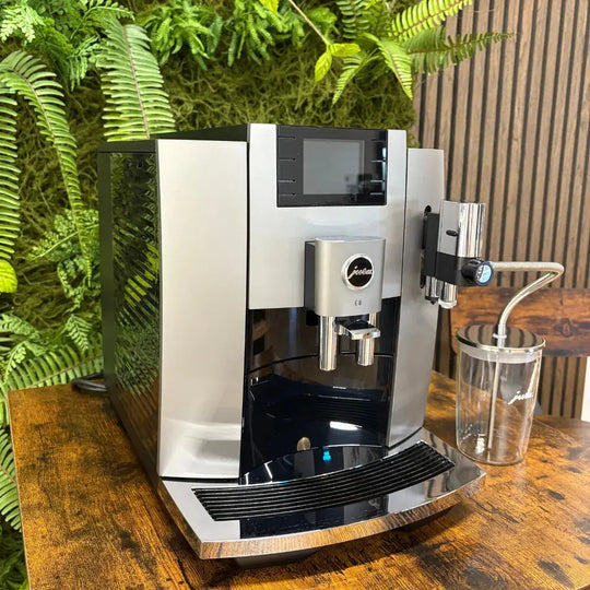 JURA E8 [EB] Dark Inox uit 2022 als occasion