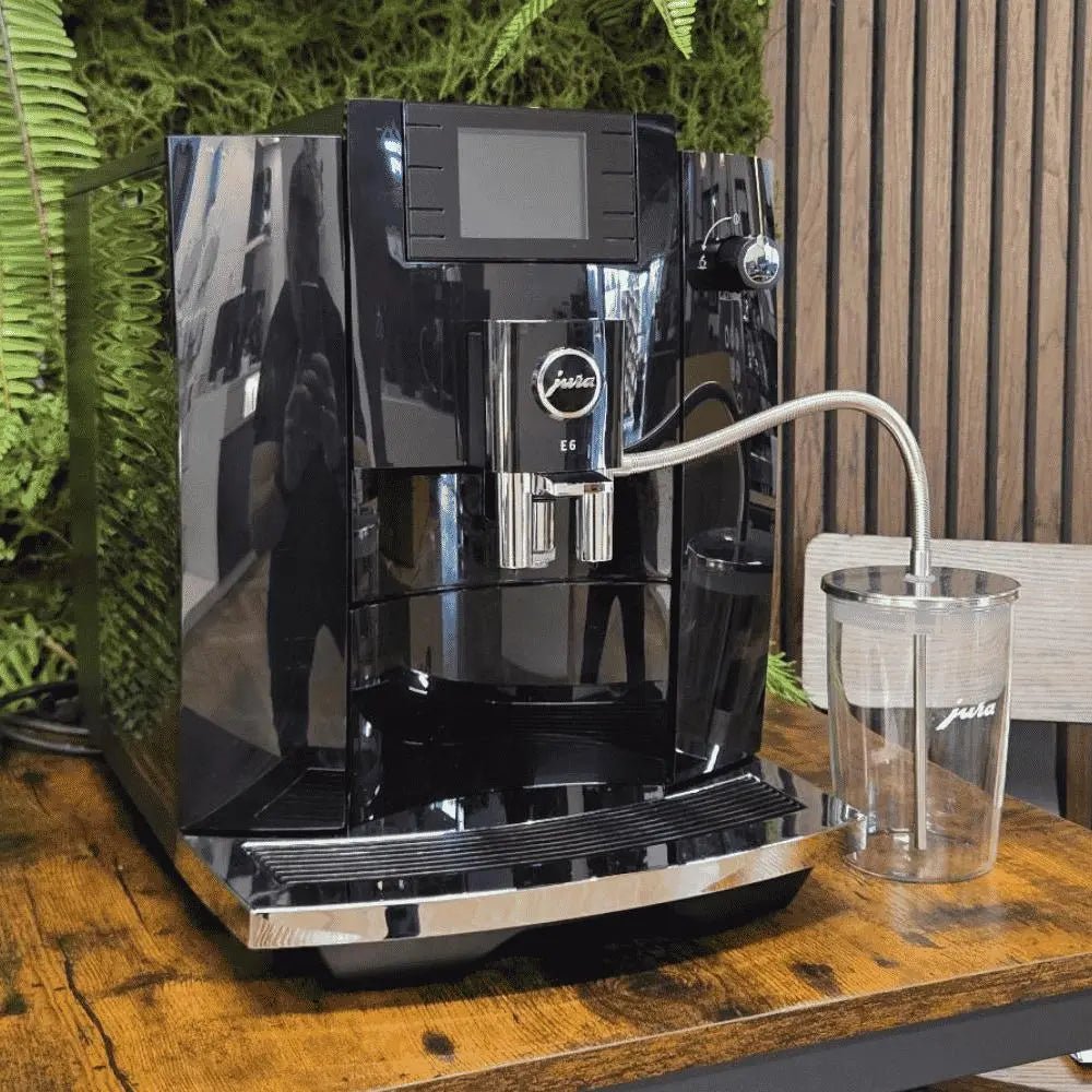 JURA E6 Piano Black Occasion uit 2024 [EC] | The Coffee Factory (TCF)